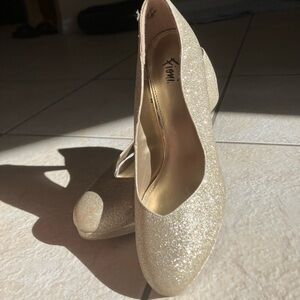 FIONI Clothing Gold Sparkle Heels